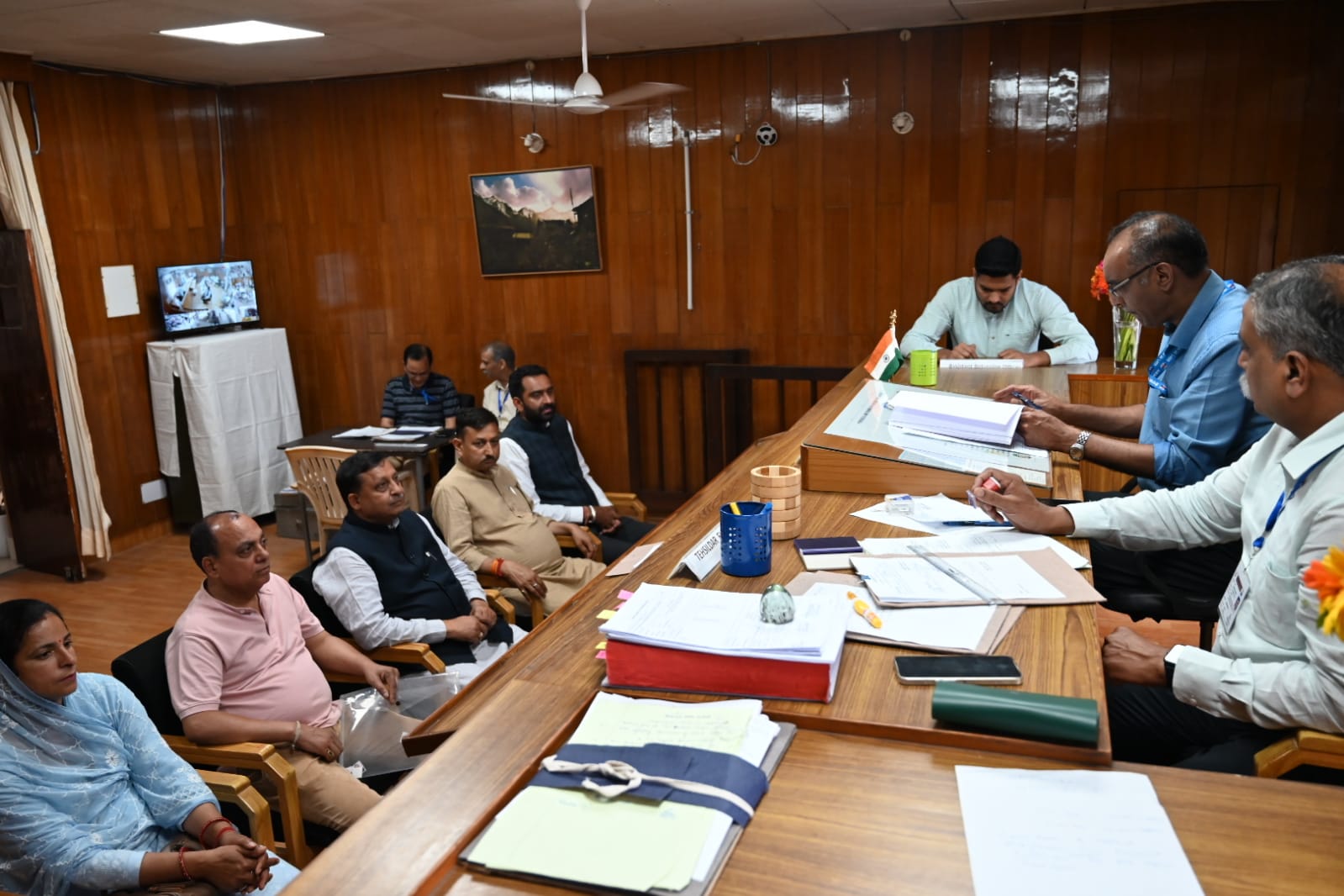 जिला हमीरपुर में कुल 4 नामांकन पत्र दाखिल किए गए