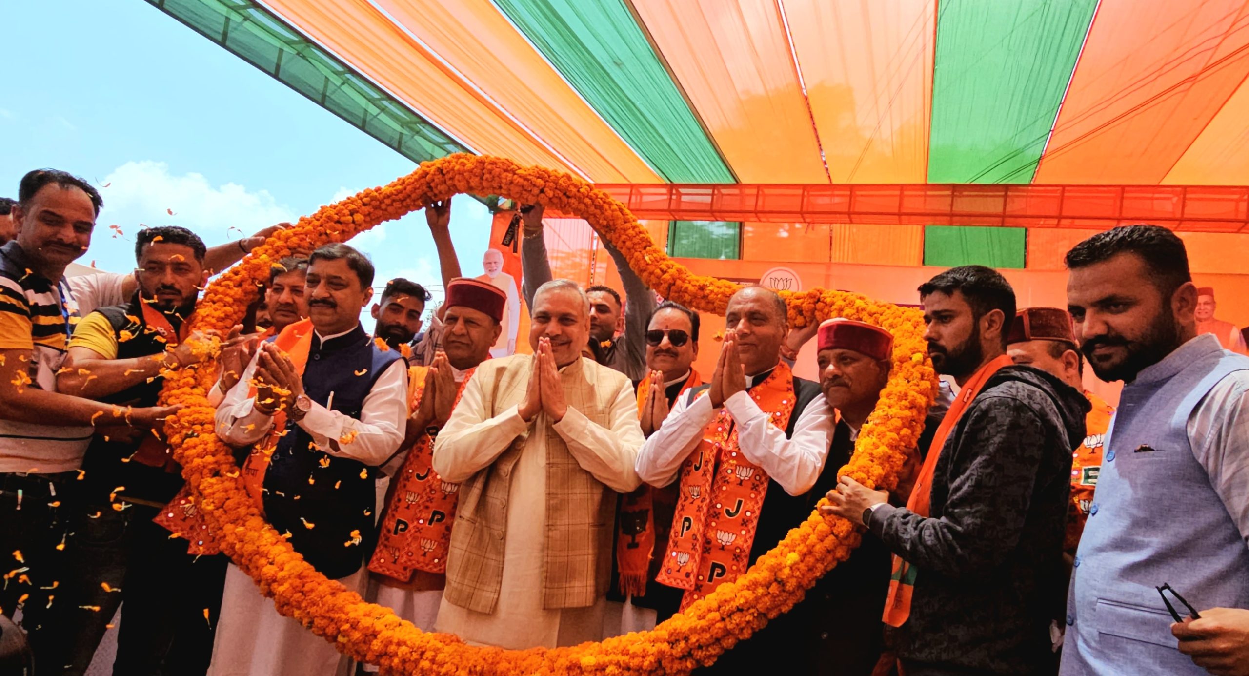 सोलन जिला में मतदाताओं को “निऊंदा” देकर “लोकतंत्रो रा पर्व, लोकसभा रा चुनाव” में भाग लेने और वोट डालने के लिए प्रेरित किया जा रहा