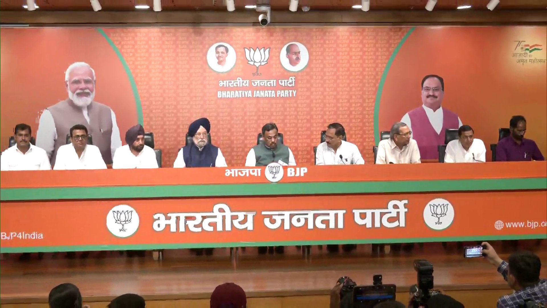 दिल्ली प्रदेश कांग्रेस के पूर्व अध्‍यक्ष अरविंदर सिंह लवली आज भारतीय जनता पार्टी में शामिल