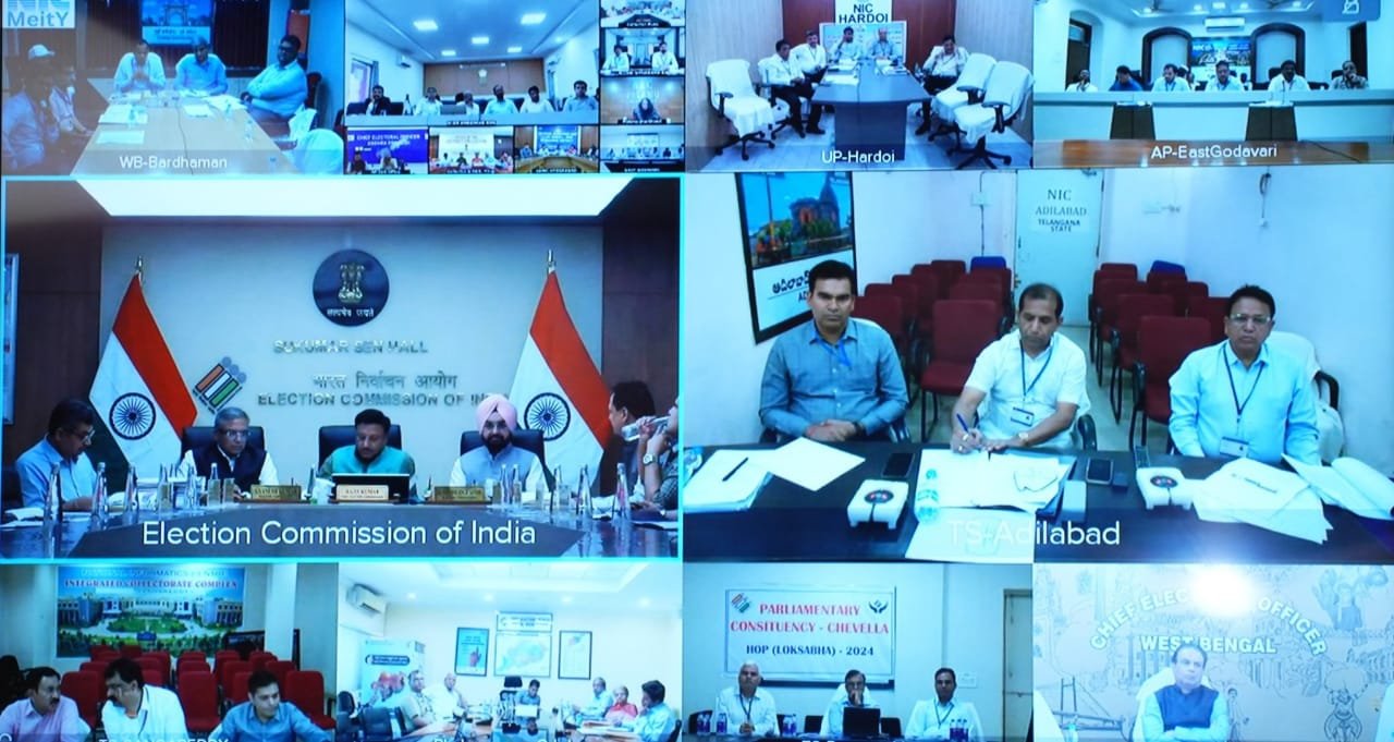 निर्वाचन आयोग ने आज 354 पर्यवेक्षकों के साथ लोकसभा के चौथे चरण के मतदान की तैयारियों की समीक्षा की