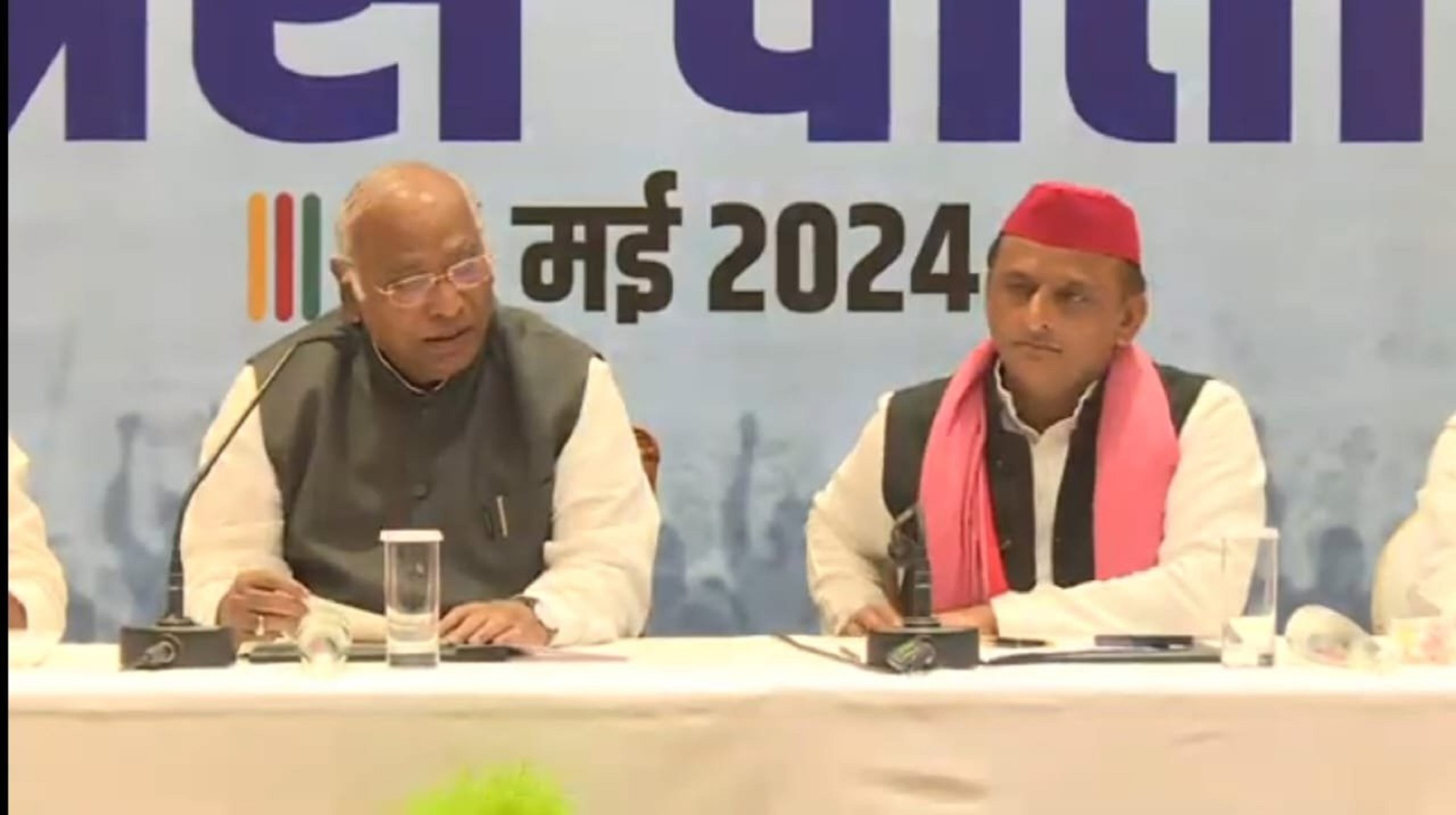 उत्‍तर प्रदेश: लखनऊ में आई.एन.डी.आई. गठबंधन के दलों ने एक संयुक्त संवाददाता सम्मेलन का आयोजन किया