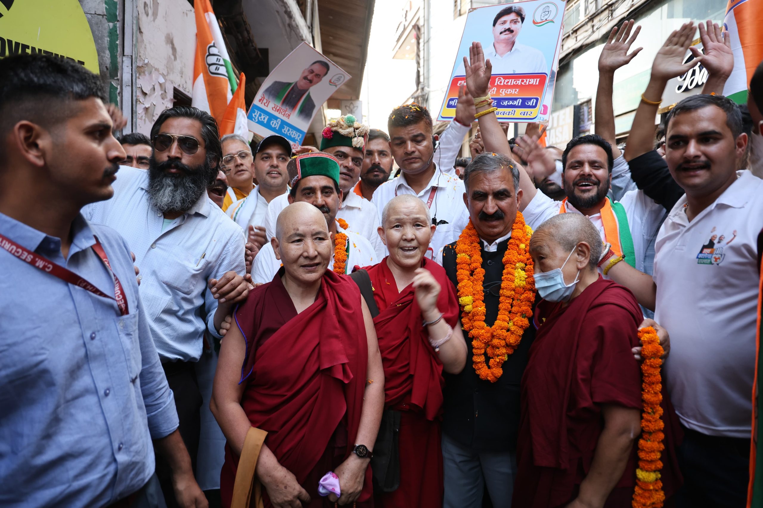 मुख्यमंत्री ने धर्मशाला में तूफानी दौरा कर कांग्रेस उम्मीदवार देवेंद्र जग्गी के चुनाव प्रचार को धार दी