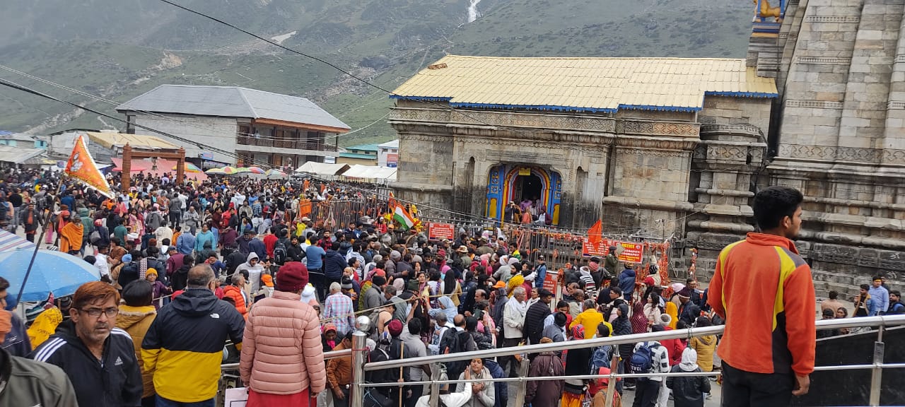उत्तराखंड के गढ़वाल मंडल में स्थित चारों धामों में दर्शन करने वाले श्रद्धालुओं का आंकड़ा 12 लाख के पार