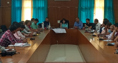 भारतीय निर्वाचन आयोग द्वारा ऊना जिले के गगरेट और कुटलैहड़ विधानसभा उप चुनावों के लिए नियुक्त व्यय पर्यवेक्षक आईआरएस अधिकारी मीनू सिंह बिष्ट ने प्रशासनिक अधिकारियों एवं निगरानी दलों के साथ बैठक की
