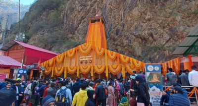 उत्तराखंड के उत्तरकाशी जिले में स्थित गंगोत्री और यमुनोत्री धाम के कपाट श्रद्धालुओं के लिए खोले गये