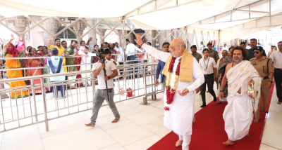 भाजपा के वरिष्ठ नेता और केंद्रीय गृह मंत्री अमित शाह ने काशी विश्वनाथ मंदिर में दर्शन पूजन किया