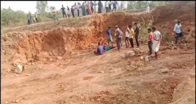 छत्तीसगढ़ के गौरेला-पेंड्रा-मरवाही जिले के दर्री गांव में अवैध मुरुम खदान धसकने से एक मजदूर की मौत