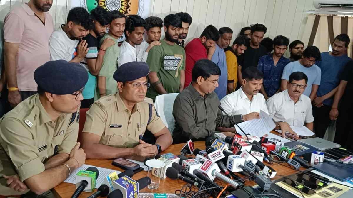 छत्तीसगढ़ की रायपुर पुलिस ने आईपीएल क्रिकेट मैच में सट्टा खेला रहे 26 आरोपियों को पुणे से गिरफ्तार किया