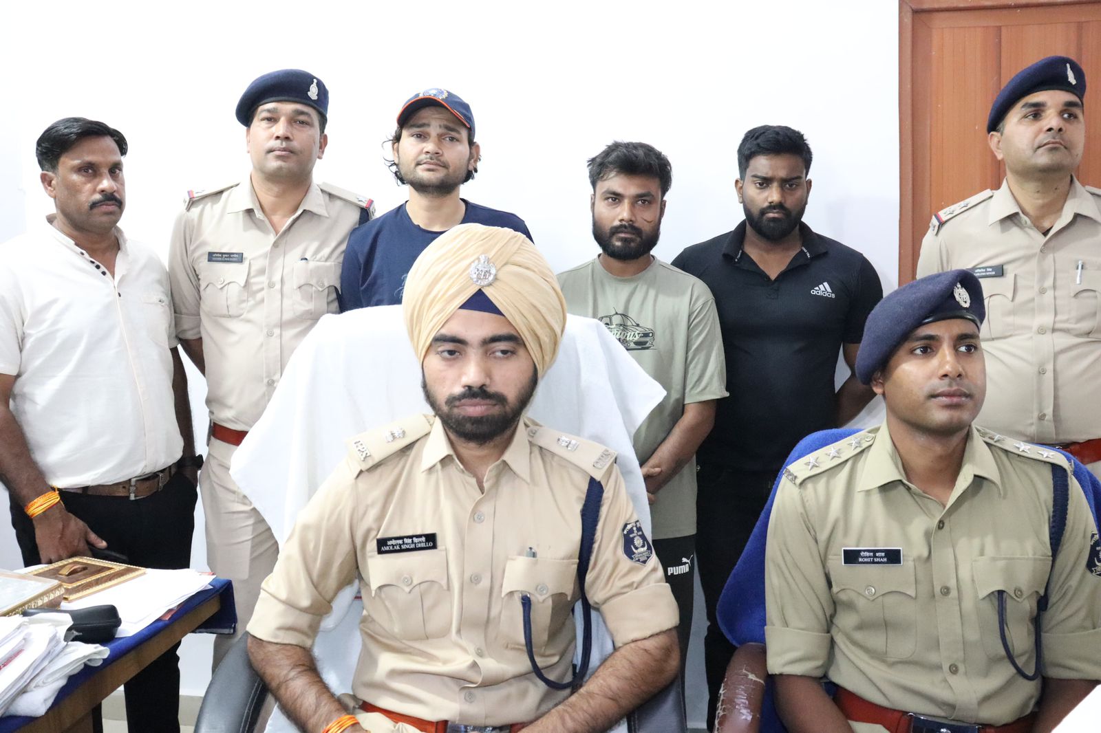 छत्तीसगढ़ की सरगुजा पुलिस ने आईपीएल क्रिकेट मैच में दाव लगाने वाले तीन सटोरियों को पकड़ा