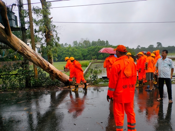 NDRF DIG says, Restoration work is in progress and 14 teams of NDRF are deployed in affected areas in West Bengal
