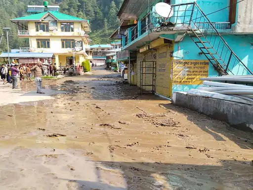 कांगड़ाः बैजनाथ-उपमंडल के लंबाडग स्थित 25 मेगावाट क्षमता की केयू हाइड्रो जल विद्युत परियोजना के पेनस्टॉक में रिसाव होने से सम्पत्ति को भारी नुकसान पहुंचा