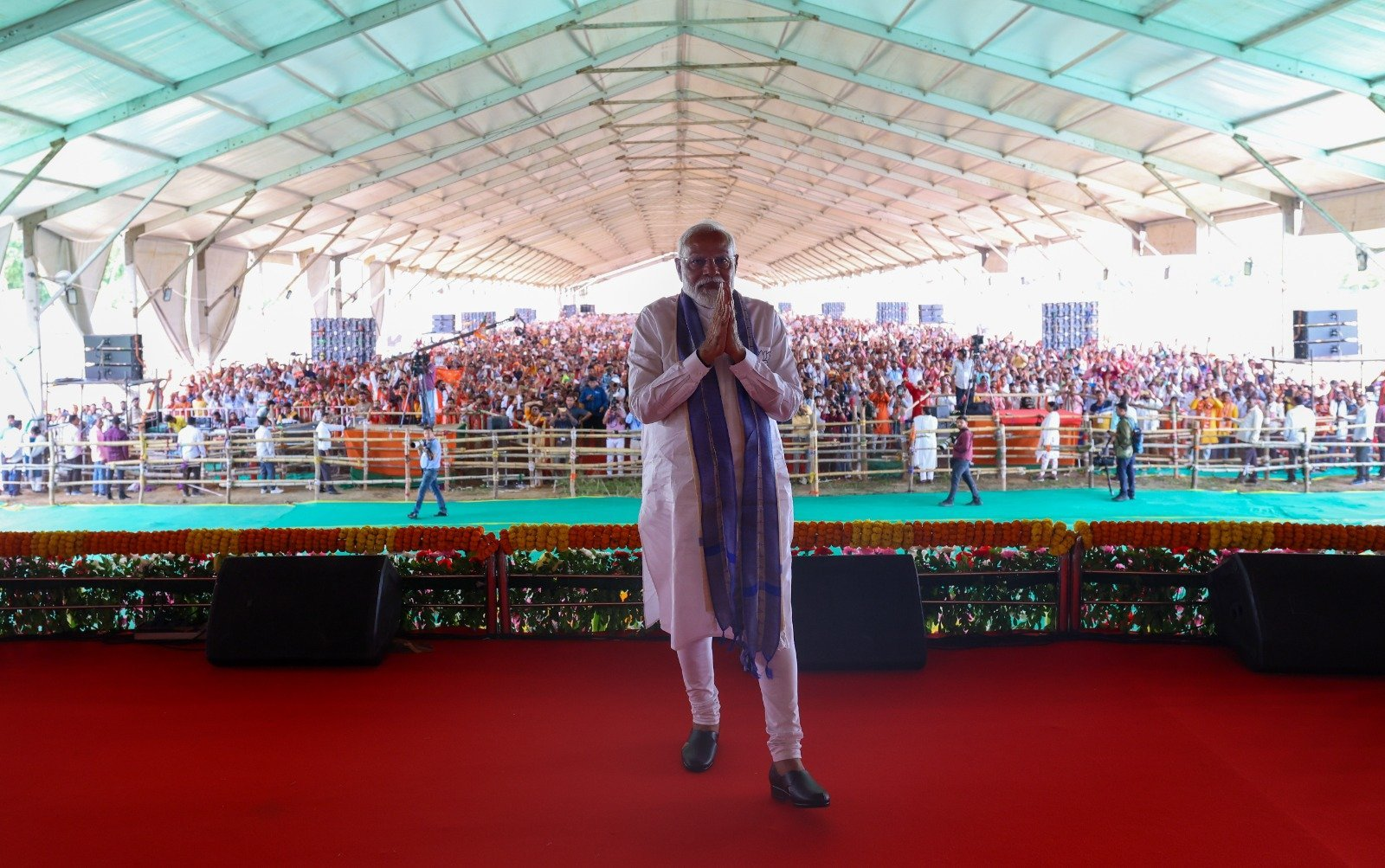 प्रधानमंत्री और भाजपा के वरिष्ठ नेता नरेन्‍द्र मोदी ने पश्चिम बंगाल के बारासात और बशीरहाट में जनसभा को संबोधित किया