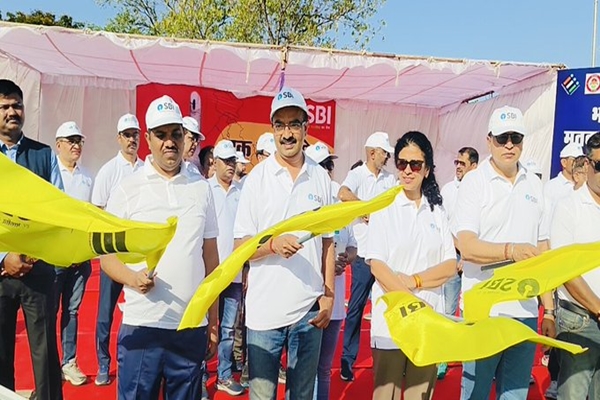 MP: Chief Electoral Officer flags off car rally from Platinum Plaza in Bhopal for voter awareness