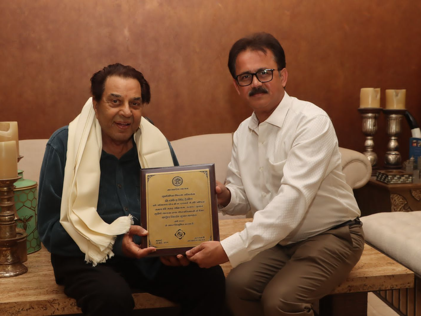 बॉलीवुड अभिनेता धर्मेंद्र देओल को राष्ट्रीय किशोर कुमार सम्मान से नवाजा गया