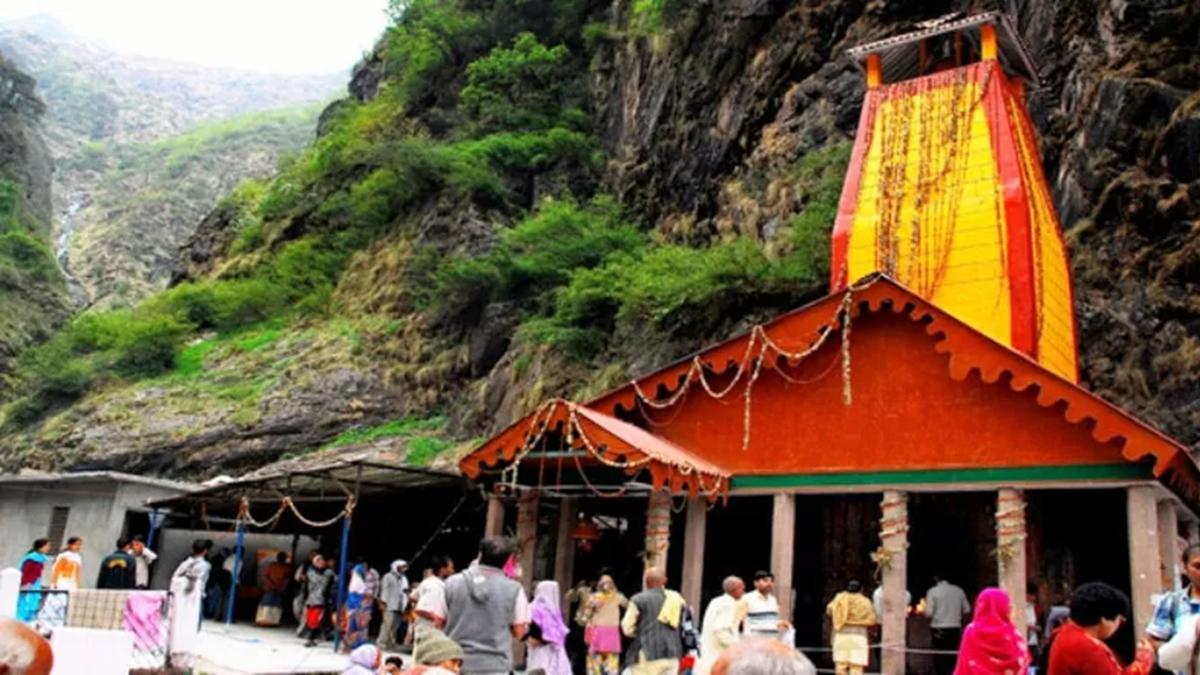 मुख्यमंत्री के सचिव आर.मीनाक्षी सुंदरम ने यमुनोत्री धाम में यात्रा व्यवस्थाओं का निरीक्षण किया