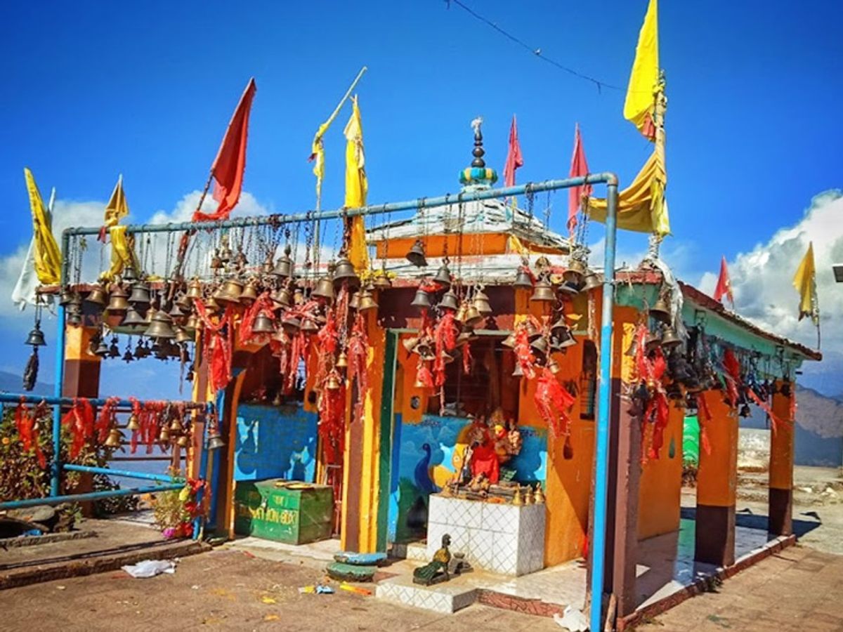 रुद्रप्रयाग जिले के कार्तिक स्वामी मंदिर में चल रहे 11 दिवसीय अनुष्ठान में श्रद्धालुओं के पहुंचने का सिलसिला जारी