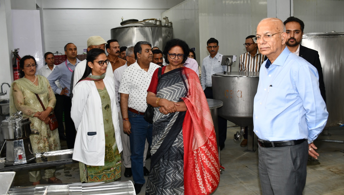हिमाचल प्रवास पर आए 16वें वित्त आयोग के एक दल ने मंगलवार को सोलन जिला का दौरा किया
