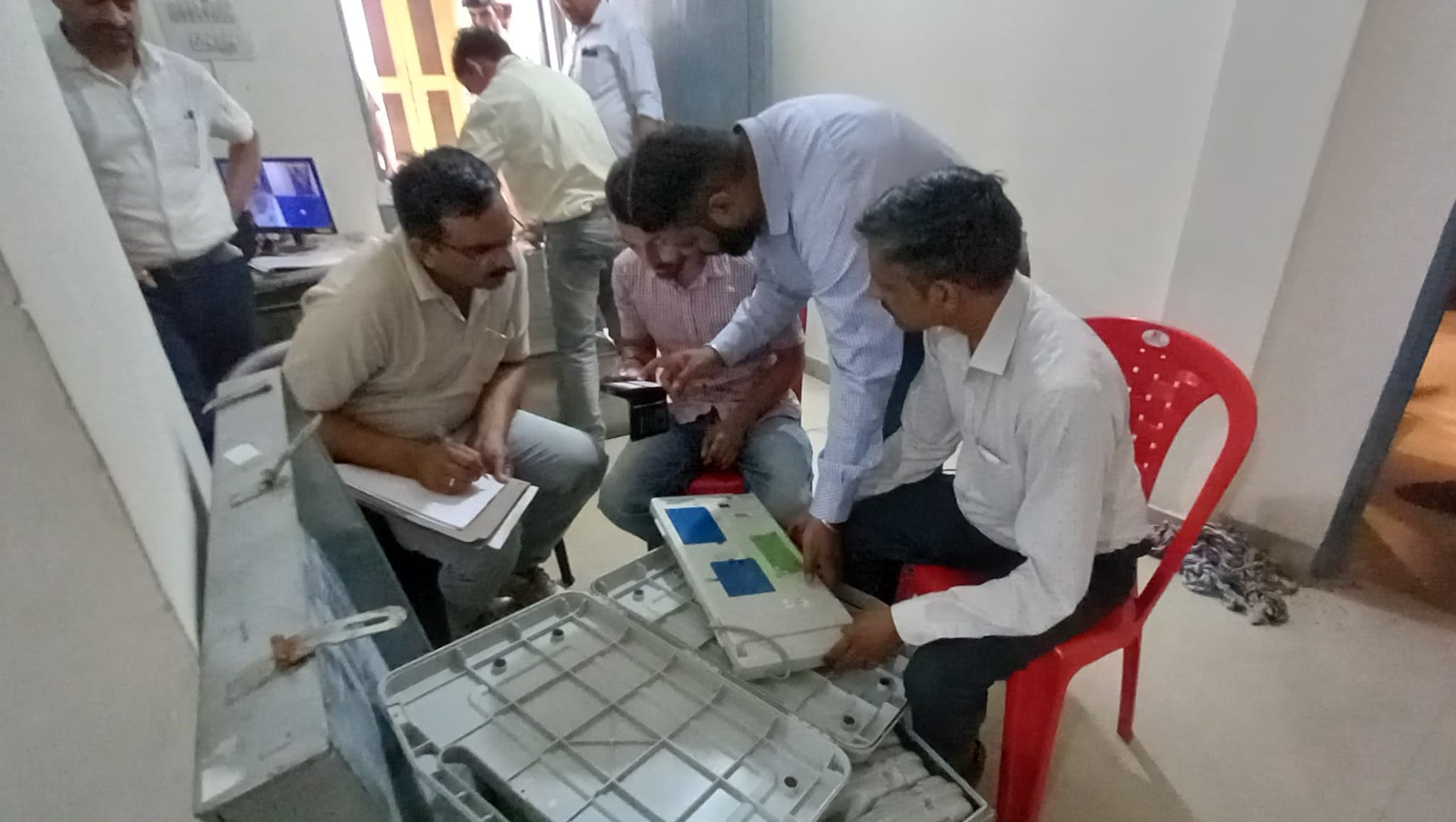 51-नालागढ़ विधानसभा क्षेत्र में ई.वी.एम. तथा वी.वी.पैट. मशीनें प्रदान की गईं