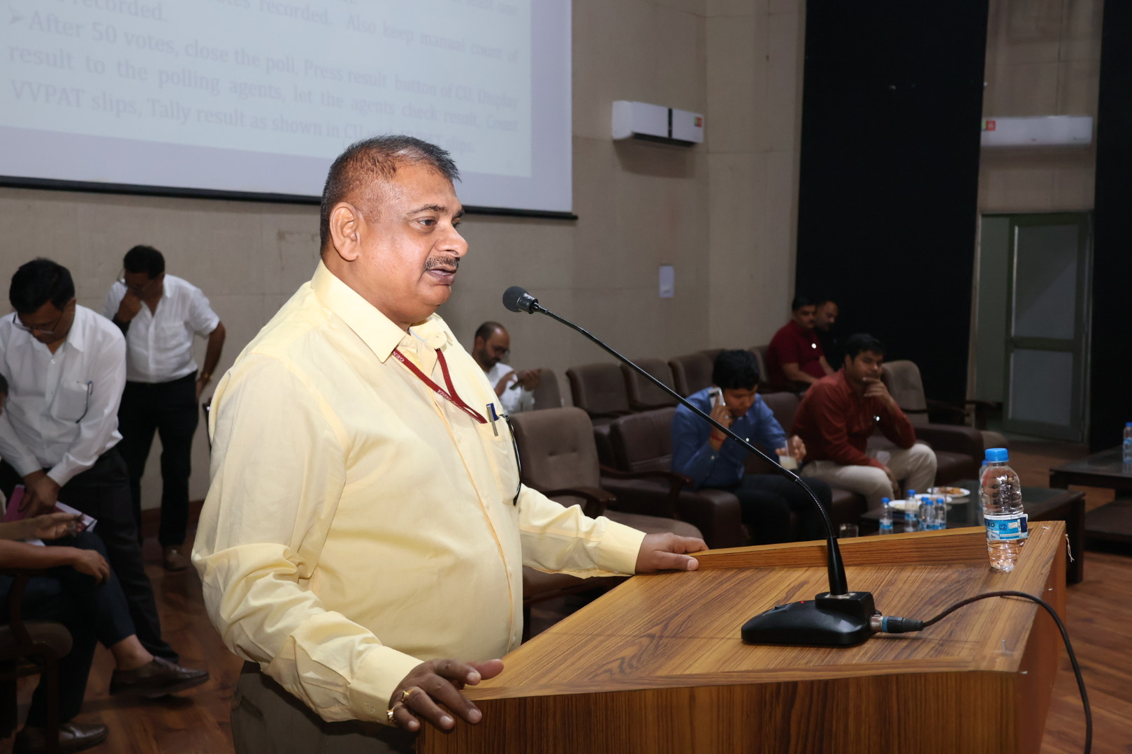 नालागढ़ विधानसभा क्षेत्र के उप-चुनाव को लेकर संबंधित अधिकारियों के लिए आयोजित की गयी प्रशिक्षण कार्यक्रम