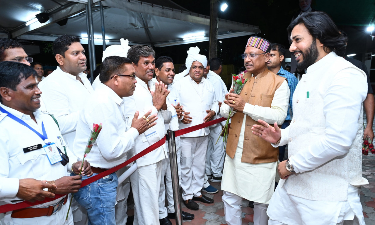 मुख्यमंत्री विष्णुदेव साय ने राजधानी स्थित अपने निवास कार्यालय में सतनामी समाज के प्रतिनिधिमंडल से मुलाकात की