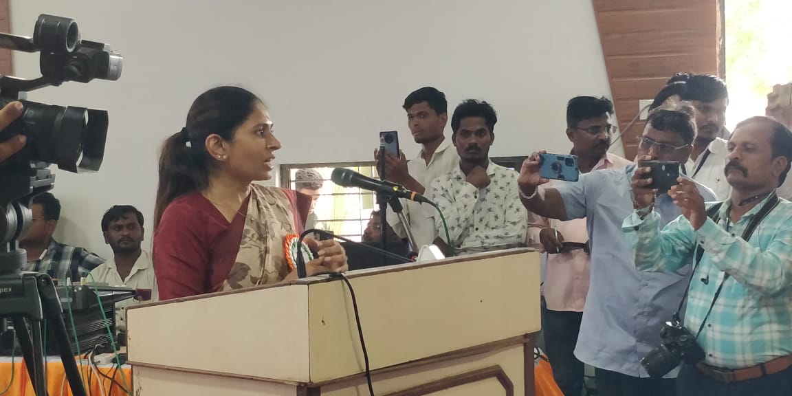 देशातील शेतकऱ्यांचं जीवनमान उंचावण्यासाठी शेतकऱ्यांना सर्वतोपरी मदत करण्यासाठी शासन कटीबद्ध – मंत्री रक्षा खडसे