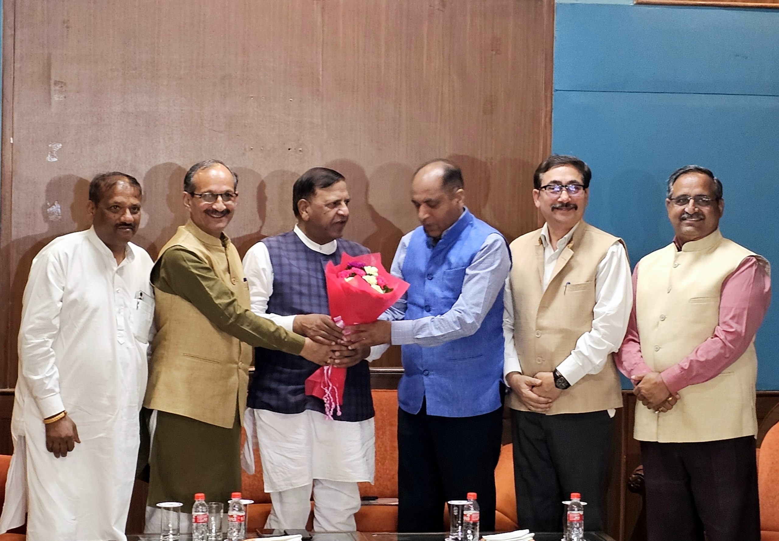 भाजपा विधायक दल की बैठक विली पार्क शिमला में नेता प्रतिपक्ष जयराम ठाकुर की अध्यक्षता में संपन्न हुई