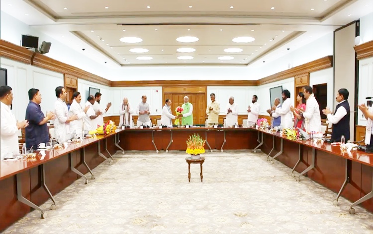 প্রধানমন্ত্ৰী নৰেন্দ্ৰ মোদীৰ চৰকাৰী বাসভৱনত কেন্দ্ৰীয় মন্ত্ৰীসভাৰ অন্তিমখন বৈঠক