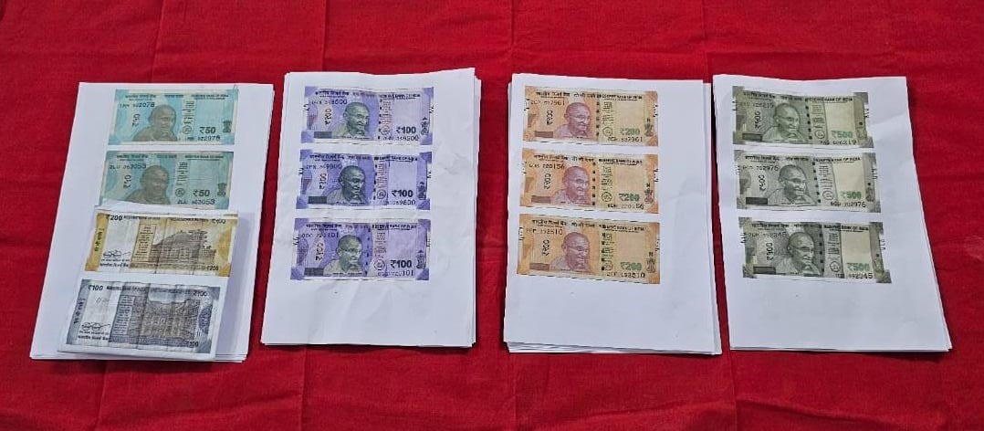 सुकमा जिले से सुरक्षा बलों ने तलाशी के दौरान माओवादियों द्वारा छापे गए नकली नोट बरामद किए