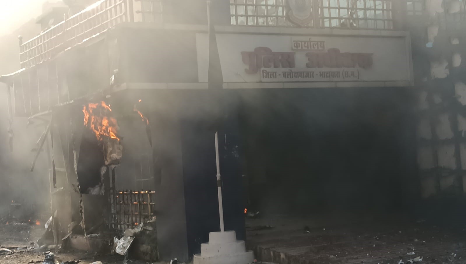 गिरौदपुरी धाम में हुई कथित तोड़फोड़ के विरोध में एक समाज विशेष के लोगों ने बलौदाबाजार में धरना-प्रदर्शन किया