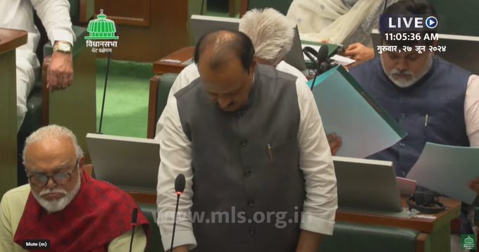 गेल्या आर्थिक वर्षाचा आर्थिक पाहणी अहवाल दोन्ही सभागृहात सादर