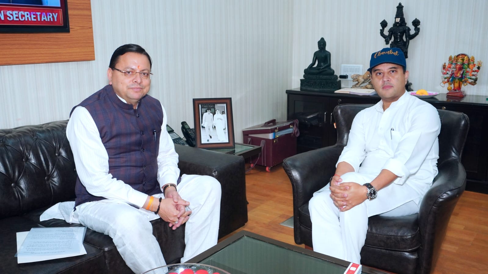 मुख्यमंत्री पुष्कर सिंह धामी ने नई दिल्ली में केंद्रीय संचार मंत्री ज्योतिरादित्य एम. सिंधिया से मुलाकात की