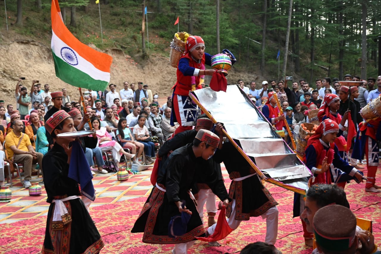 चियोग में आयोजित राज्य स्तरीय शूटिंग प्रतियोगिता में मंत्री विक्रमादित्य सिंह ने शिरकत की