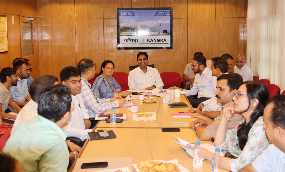 उपायुक्त हेमराज बैरवा ने जिला सुशासन सूचकांक वर्ष 2023-24 के सभी विभागाध्यक्षों को समय पर सूचना उपलब्ध करवाने के निर्देश दिए