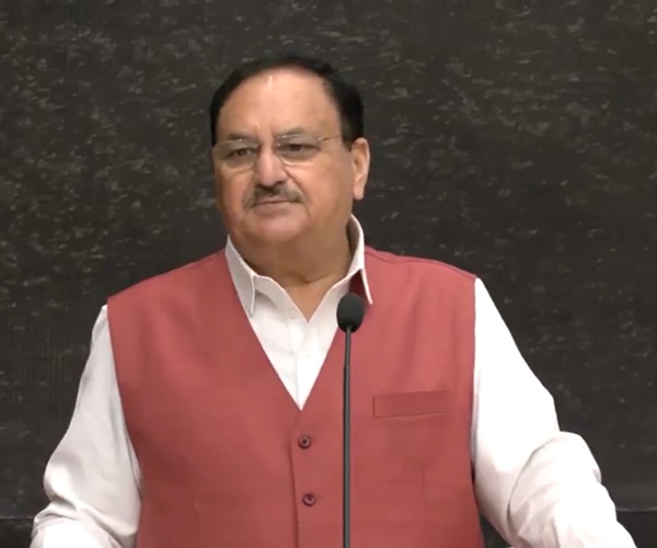 جے پی نڈا نے آج کانگریس پر یہ کہتے ہوئے نکتہ چینی کی کہ کانگریس کی سوچ  یا  اِس کے کام کرنے کے انداز میں جمہوریت کی کوئی گنجائش ہی نہیں ہے