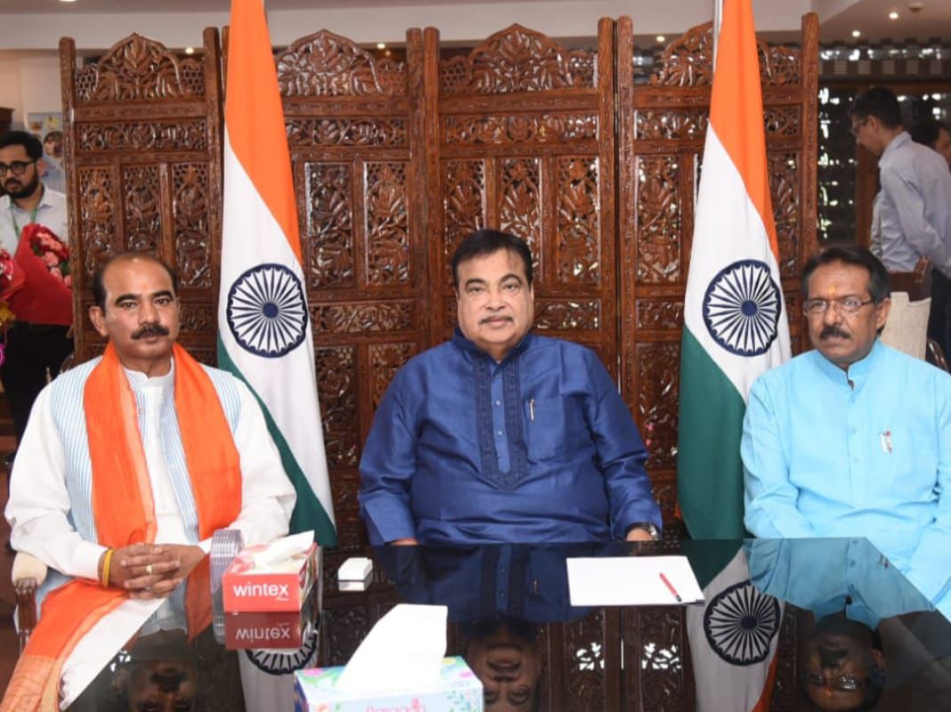 नितिन गडकरी ने संभाला सड़क परिवहन और राजमार्ग मंत्री का पदभार