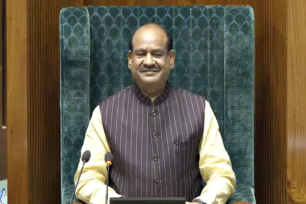 आणीबाणीच्या मुद्द्यावरुन कामकाजाच्या पहिल्याच दिवशी लोकसभेत गोंधळ