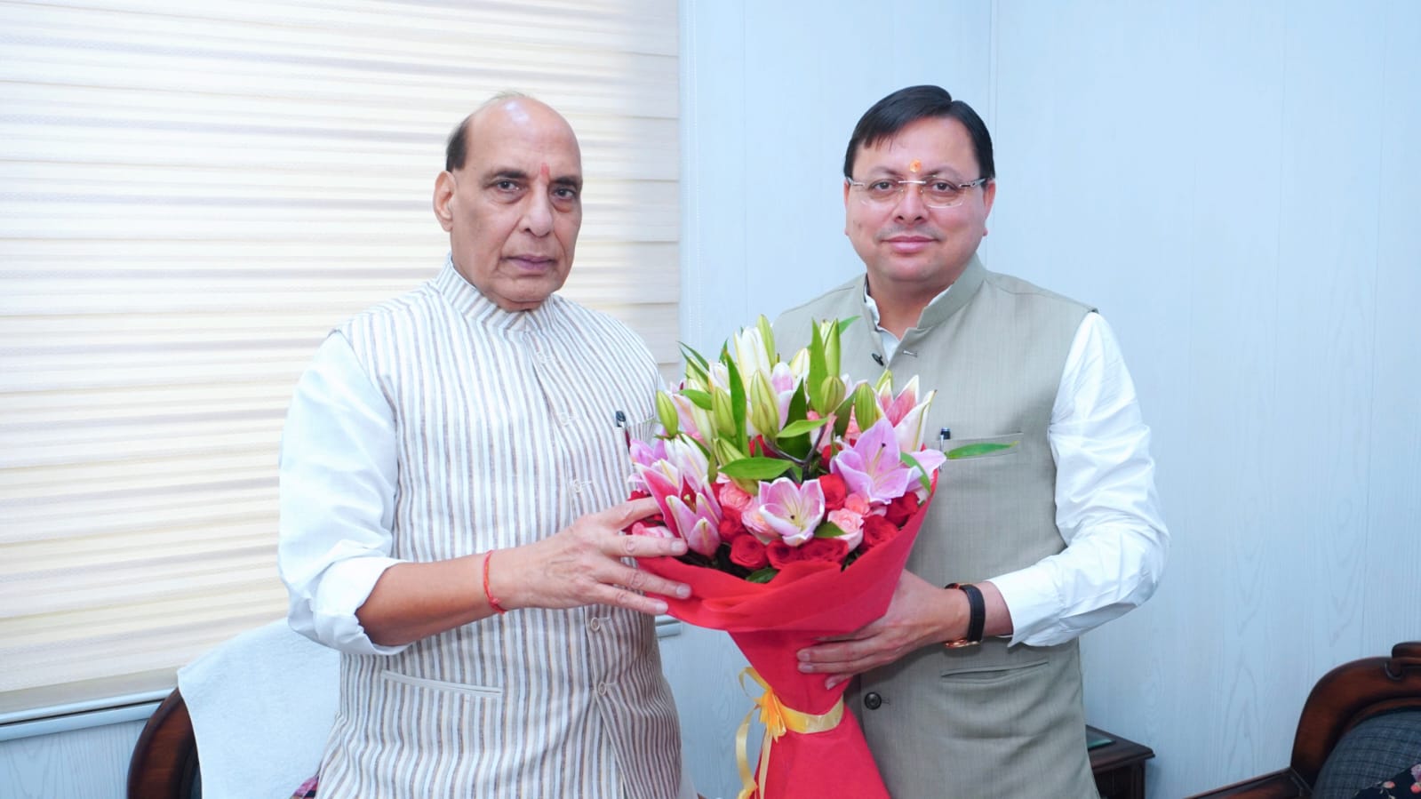 उत्तराखण्ड के मुख्यमंत्री पुष्कर सिंह धामी ने आज नई दिल्ली में रक्षामंत्री राजनाथ सिंह से भेंट की