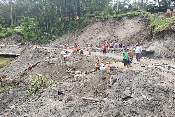 बाढ़ प्रभावित सिक्किम में बचाव और राहत कार्य जारी