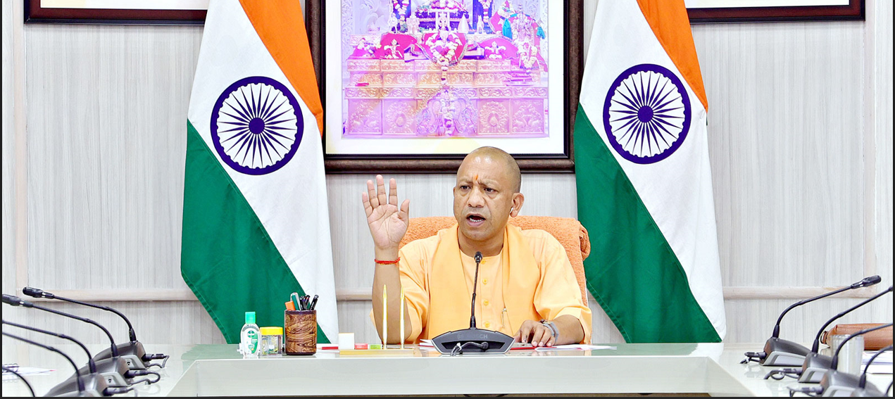 मुख्यमंत्री योगी आदित्यनाथ ने गोरखपुर में बैठक कर विकास कार्यों और कानून व्यवस्था की समीक्षा की