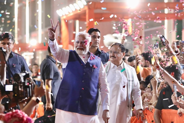 লোকসভা নিৰ্বাচনত বিজেপি নেতৃত্বাধীন এন-ডি-এ মিত্রজোঁটৰ ২৯২খন আসন লাভ