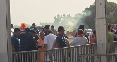 मुख्यमंत्री योगी आदित्यनाथ ने वाराणसी पहुंच कर प्रधानमंत्री नरेंद्र मोदी के 18 जून को प्रस्तावित दौरे की तैयारियों की समीक्षा की