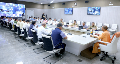 मुख्यमंत्री योगी आदित्यनाथ ने आगामी पर्व-त्योहारों को देखते हुए मजबूत कानून व्यवस्था और श्रद्धालुओं की सुविधाओं के संबंध में वरिष्ठ अधिकारियों के साथ समीक्षा बैठक की