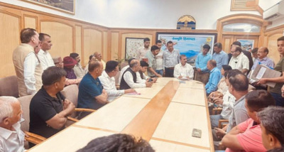 शिमला: ब्लॉक कांग्रेस हमीरपुर के पदाधिकारियों और अन्य वरिष्ठ नेताओं ने मुख्यमंत्री ठाकुर सुखविंदर सिंह सुक्खू के साथ मुलाकात करके आगामी विधानसभा उपचुनाव को लेकर व्यापक चर्चा की