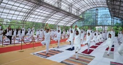 योग हमारे शरीर, मन एवं प्रकृति के बीच सामंजस्य स्थापित करता है: राज्यपाल सीपी राधाकृष्णन