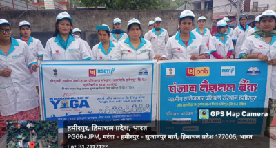 लोहारली और हमीरपुर के निकटवर्ती गांव मती-टीहरा में महिलाओं के लिए चलाए जा रहे प्रशिक्षण शिविरों में योगाभ्यास सत्र आयोजित किए गए