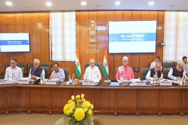 जम्मू-काश्मीरमधून दहशतवादाचा बीमोड करण्यासाठी सरकार कटिबद्ध असल्याची केंद्रीय गृहमंत्र्यांची ग्वाही