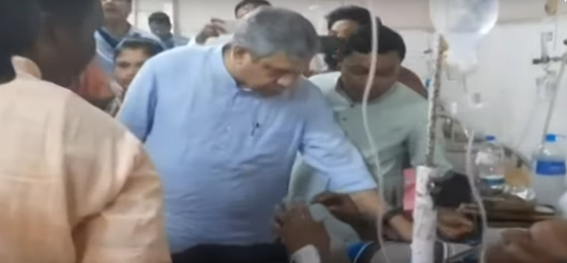 दार्जिलिंगमध्ये झालेल्या रेल्वे अपघाताची रेल्वेमंत्री अश्विनी वैष्णव यांनी केली पाहणी