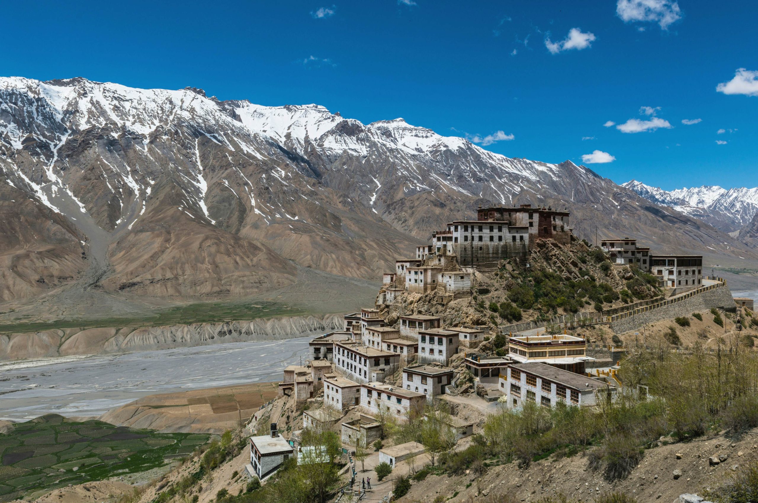 लाहौल स्पीति में बदले मिज़ाज से किसान परेशान, पर्यटन व्यवसाय से जुड़े लोगों को मिल रहा फायदा