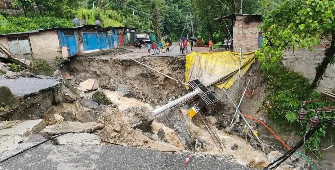 उत्तरी सिक्किम में मूसलाधार बारिश से जनजीवन अस्‍त-व्‍यस्‍त, दो पुल ढहने से फंसे दो हजार पर्यटक