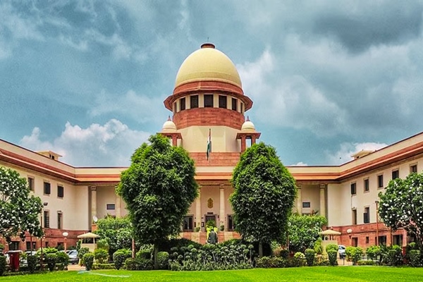 सर्वोच्‍च न्‍यायालय ने देश के विभिन्न उच्च न्यायालयों में कथित नीट-यूजी पेपर लीक से जुड़े लंबित मामलों की सुनवाई पर रोक लगाई